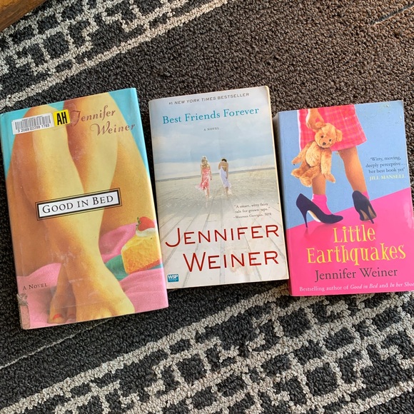 Bundle is 3 Jennifer Weiner books - Picture 6 of 6